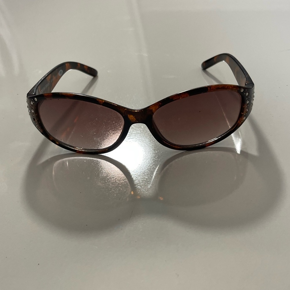 Early 2000’s Foster Grant Animal Print Sunglasses - Picture 2 of 5